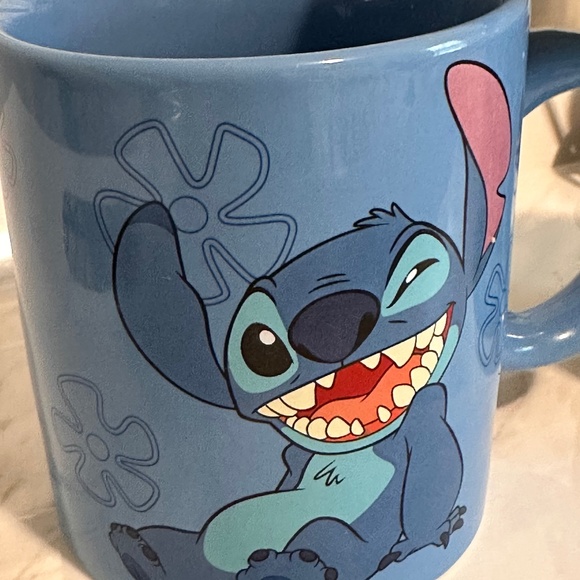 Stitch Cup w/Lid - Picture 2 of 4